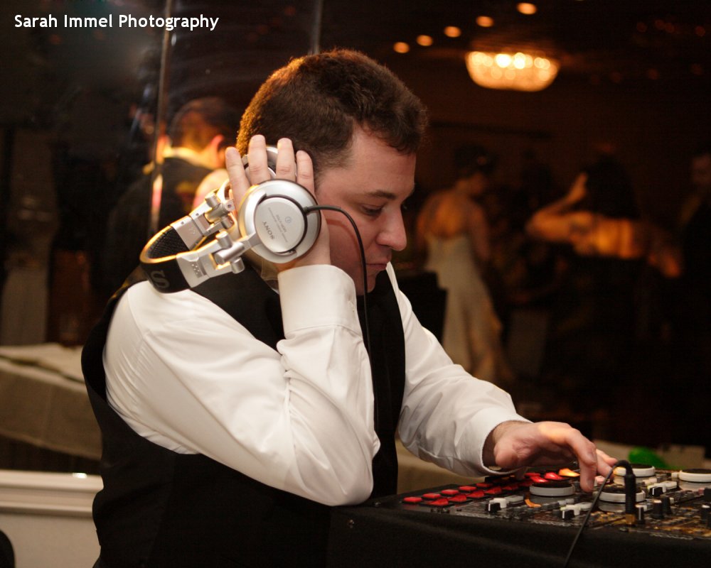 Hudson Valley Wedding DJ Bri Swatek Spinning with Style Sarah Immel Photography