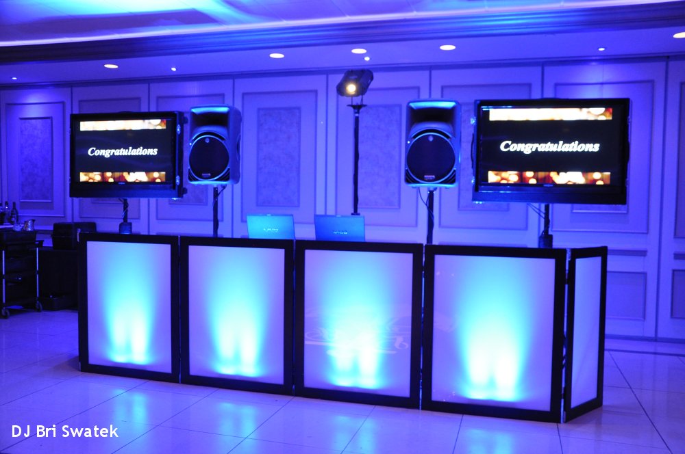 Hudson Valley Wedding DJ Bri Swatek Spinning with Style TV Set Up Villa Borghese