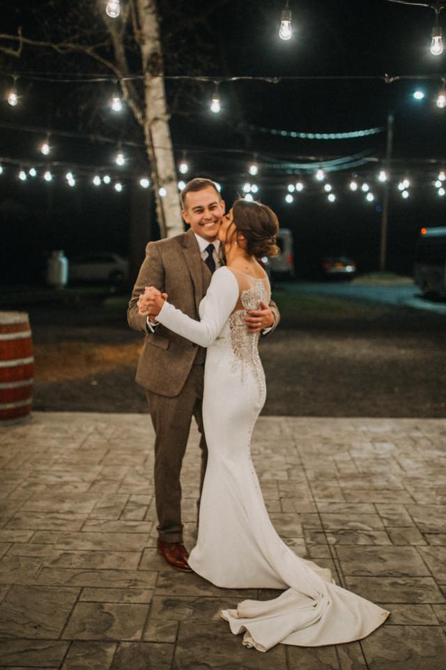 Wedding Dj Hudson Valley Ny : Hudson Valley New York Wedding Beauty: Caitlyn & Billy ... - He's in upper manhattan, but he's traveling to nj for us, so i'm sure you can ask him about coming up to the hudson valley.